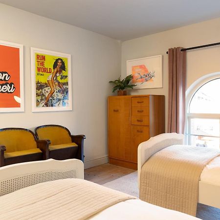 Stylish Seaside Home With King Beds And Parking Scarborough Bagian luar foto