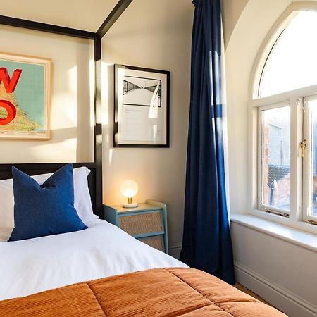 Stylish Seaside Home With King Beds And Parking Scarborough Bagian luar foto